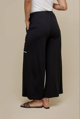 Uchuu Palazzo pants with contrast piping / Black