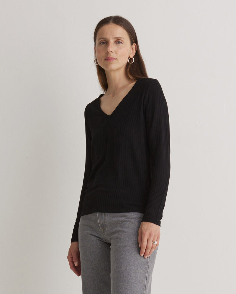 Yerse V Top / Black