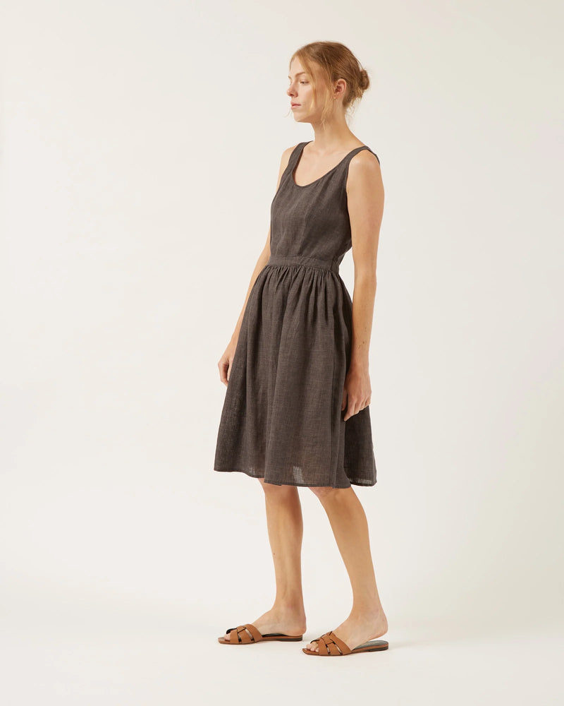 Naif Shadai Linen Dress / Charcoal