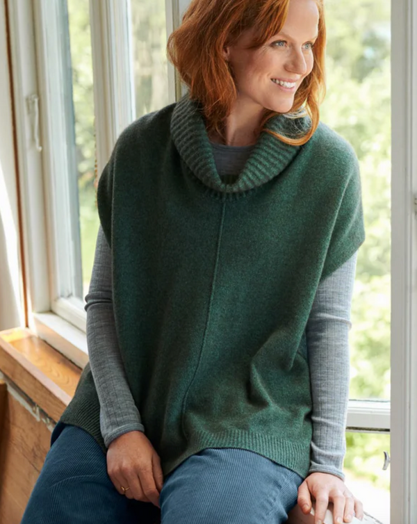 Mansted Zo Bee Poncho Sweater / Green