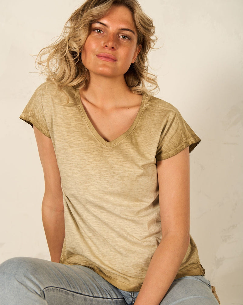 Nile V Neck Tee / Desert