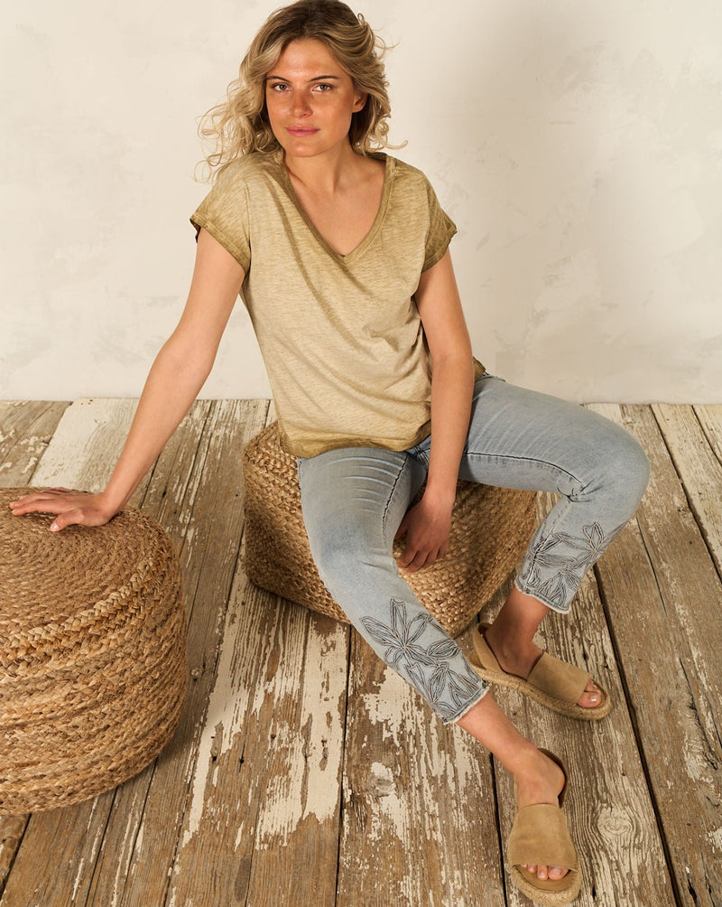 Nile V Neck Tee / Desert